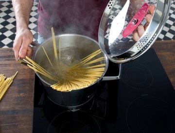 Набор кастрюль из 6 предметов. Превосходная газовая индукция.