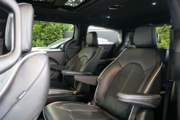 Chrysler Pacifica II 3.6 V6 Hybrid 264KM 2022 Chrysler Pacifica 3.6LHybrydaWersjaS, FamilyCam Wentyl Cam360 RadarPanoram, zdjęcie 11