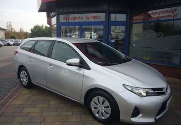 Toyota Auris II Touring Sports D-4D 90 90KM 2013 Toyota Auris Toyota Auris 1.4 D-4D Active 1.4 Diesel 90KM