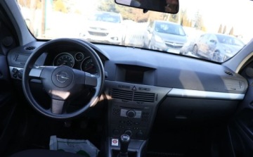 Opel Astra H Hatchback 5d 1.6 Twinport ECOTEC 105KM 2005 Opel Astra Instalacja LPG wazna do 2032 roku 1.6 BenzynaLPG 105KM, zdjęcie 4