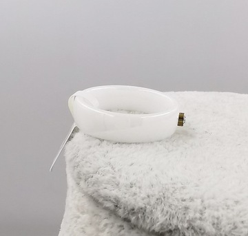 63578 Pierścionek ceramiczny biały z cyrkonią średnica 19 mm