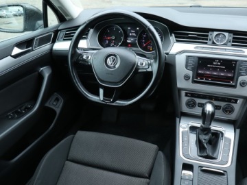 Volkswagen Passat B8 Variant 2.0 TDI BlueMotion SCR 190KM 2016 VW Passat 2.0 TDI, 187 KM, 4X4, Automat, Klima, zdjęcie 6