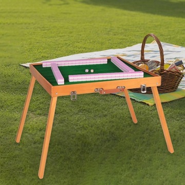 Набор плиток маджонг со складными столами.