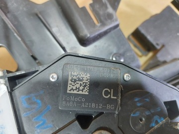 FIESTA MK7 ZÁMEK DVEŘE PRAVÝ PŘEDNÍ 4 PIN