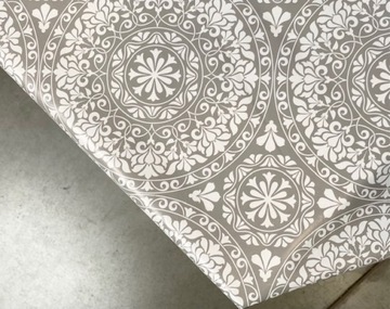 СКАТЕРТЬ, КЛЕЕНКА МЕТРОВАЯ ТОЛЩИНА, СЕРАЯ И БЕЛАЯ, КОЛЕСА