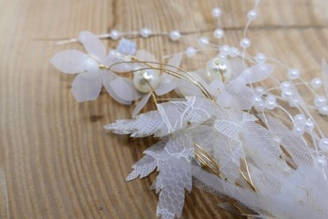 свадебное украшение заколка для волос из жемчуга и тюля с цветами