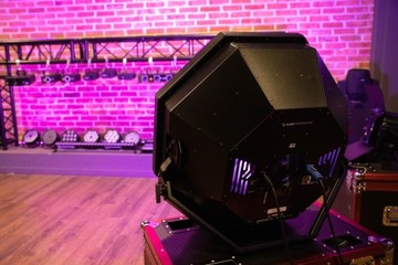 ВСПЫШКА OCTO HELIOS 4x30Вт 4в1 COB RGBW 4 СЕКЦИИ СВЕТОДИОДОВ