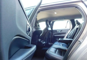 Volvo V60 II  Kombi 2.0 D3 150KM 2019 Volvo V60 z Gwarancja Kamera Model 2020r 2.0 Diesel 150KM, zdjęcie 11