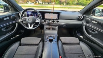 Mercedes Klasa E W213 Kombi 2.0 220d 194KM 2019 Mercedes-Benz Klasa E Mercedes E200 Pakiet AMG El klapa El hak Kamera, zdjęcie 11