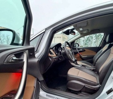 Opel Astra J Sports Tourer 1.4 Turbo ECOTEC 140KM 2011 Opel Astra Opel Astra 1.4 Turbo Cosmo 1.4 Benzyna 140KM, zdjęcie 14