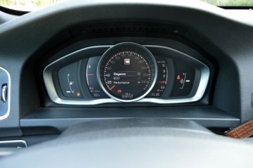 Volvo V60 I Kombi Facelifting 2.0 D2 DRIVE-E 120KM 2018 Volvo V60 LiFT 2,0 Disel Ledy Skóra Klimatronik, zdjęcie 31