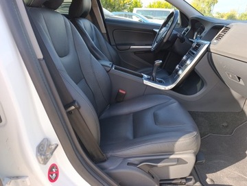 Volvo V60 II  2018 VOLVO V60 Facelifting 2.0 T3 DRIVE-E 152KM, Manual, 2x Klucz, zdjęcie 7