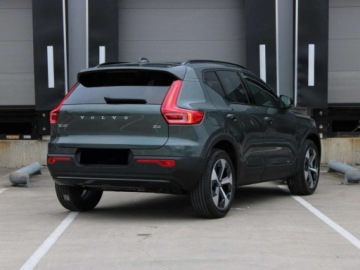 Volvo XC40 Crossover Facelifting 2.0 B4 197KM 2026 VOLVO XC40 B4 Ultra Dark Suv 2.0 (197KM) 2026, zdjęcie 3
