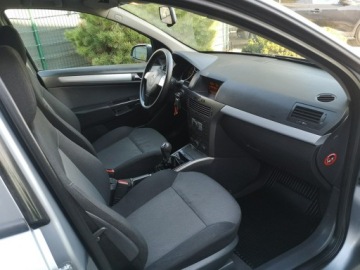 Opel Astra H Kombi 1.9 CDTI ECOTEC 120KM 2005 Opel Astra 1.9 CDTI 120KM Klimatyzacja Elektryka, zdjęcie 18
