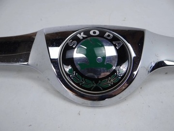 SKODA ROOMSTER 10R CHRÓM KAPOTY LOGO 5J0853633A