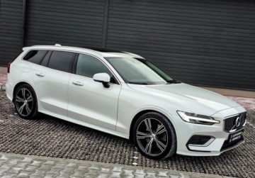 Volvo V60 II  Kombi Plug-in 2.0 T6 Plug-In Hybrid 341KM 2021 Volvo V60 FV 23 BW Panorama Kamery 360 Biala Perla 2.0 Hybryda Plug-in, zdjęcie 3