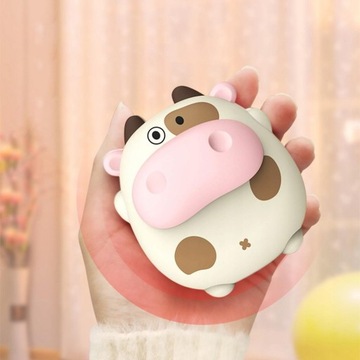 Портативная электрическая грелка для рук желтого цвета.