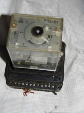 Przekaźnik RTS 61 220V z podstawką