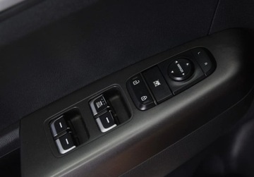 Kia Sportage IV SUV Facelifting 1.6 CRDI 115KM 2019 Kia Sportage Kamera cofania_Duze Radio_1,6 crdi_116KM 1.6 Diesel 115KM, zdjęcie 15