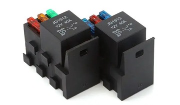 РОЗЕТКА РЕЛЕ 12 В 40 А КОРПУС ПРЕДОХРАНИТЕЛЕЙ x3 UNIVAL