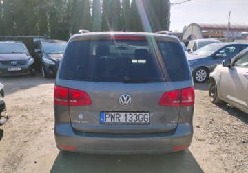 Volkswagen Touran II 1.6 TDI 105KM 2012 Volkswagen Touran 2012r, 1.6 TDI. Lekko przetarte boki. Jezdzi. 1.6 Diesel, zdjęcie 20