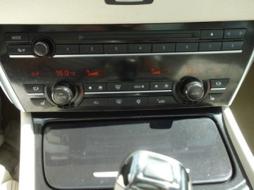 BMW Seria 5 F10-F11 Gran Turismo 530d 245KM 2011 BMW 530 xDrive GT, zdjęcie 25