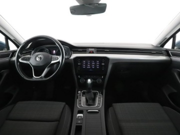 Volkswagen Passat B8 Variant Facelifting 1.5 TSI EVO 150KM 2020 Volkswagen Passat Business automat climatronic, zdjęcie 14