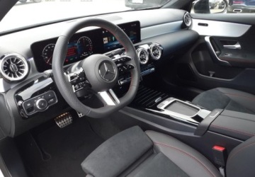 Mercedes Klasa A W177/V177 Hatchback Plug-In Facelifting 1.3 250e 218KM 2023 Mercedes-Benz Klasa A SalonPL A250e AMG LINE LED Hybryda Plug-In FV VAT23, zdjęcie 9