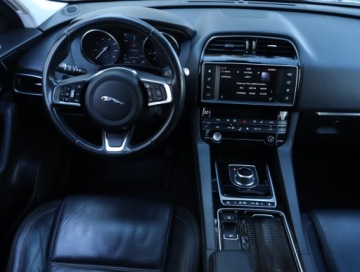 Jaguar F-Pace SUV 2.0 i4D 180KM 2017 Jaguar F-Pace 20d AWD, Serwis ASO, 177 KM, 4X4, zdjęcie 6