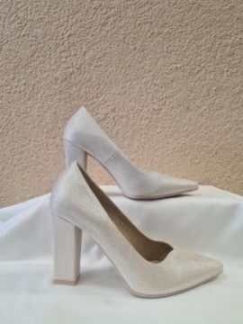 ЗОЛОТЫЕ НАСОСЫ ЛЕЙД НА СТОЛБЕ KRZYŚ-BUT Р.37