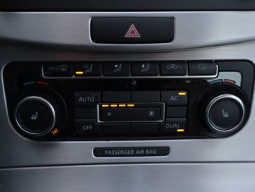 Volkswagen Passat B7 Variant 2.0 TDI CR DPF BlueMotion 140KM 2011 VW Passat 2.0 TDI, Salon Polska, Klima, zdjęcie 12