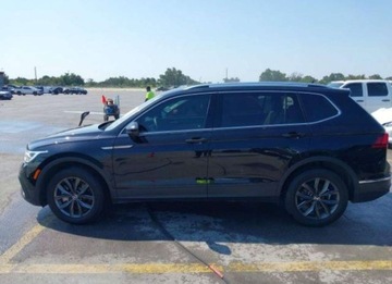 Volkswagen Tiguan II 2022 Volkswagen Tiguan 2022, 2.0L, SE, po gradobiciu 2.0 Benzyna 184KM, zdjęcie 2