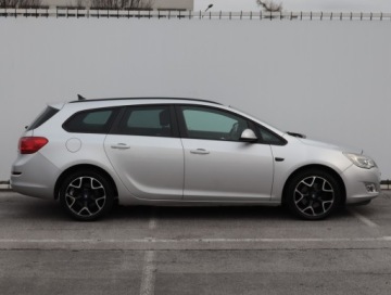 Opel Astra J Sports Tourer 1.7 CDTI ECOTEC 125KM 2011 Opel Astra 1.7 CDTI, Navi, Klima, Tempomat, zdjęcie 5