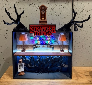 Полка коллекционера LED STRANGER THINGS Салон Байерс Киндер Джой Funko Pop