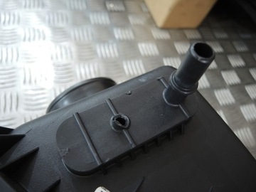 JEEP OE P68277990AD POUZDRO FILTRU VZDUCHU