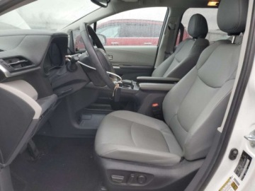 Toyota Sienna III 2023 Toyota Sienna 2023, 2.5L, XLE, porysowany lakier 2.5 Hybryda 245KM, zdjęcie 7