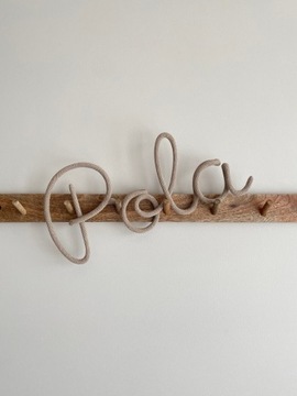 Любая надпись имени ребенка на стене, 4 буквы Леон.