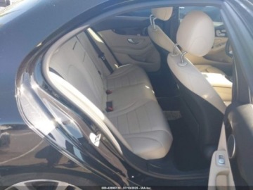 Mercedes Klasa C W205 2017 Mercedes-Benz Klasa C 2017 MERCEDES-BENZ C 300 LUXURYSPORT 2.0 Benzyna, zdjęcie 13