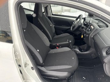 Toyota Aygo II Hatchback 5d 1.0 VVT-i 69KM 2016 Toyota Aygo 1.0 VVT-i X II (2014-) 1.0 VVT-i X, zdjęcie 7