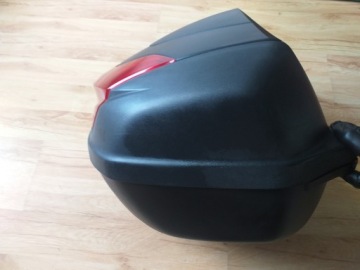 YAMAHA TRICITY 125 17- КРЕПЛЕНИЕ ШПОНКИ КОРПУСА