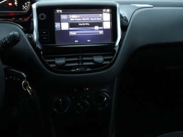 Peugeot 208 I Hatchback 5d Facelifting 1.2 PureTech 82KM 2015 Peugeot 208 1.2 PureTech, Klima, Tempomat, zdjęcie 11