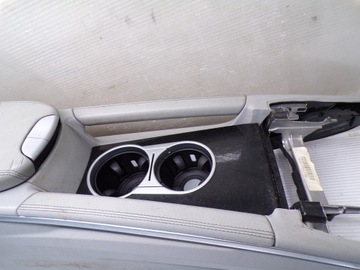 LOKETNÍ OPĚRKA TUNEL MERCEDES W164 ML DRŽÁK NA NÁPOJ