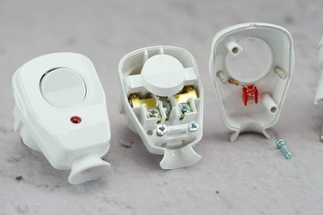 biała wtyczka z przełącznikiem loftowa loft retro