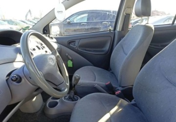 Toyota Yaris I 1.0 i 16V 68KM 2001 Toyota Yaris Toyota Yaris Benzyna 68KM, zdjęcie 7