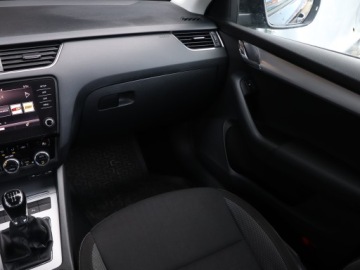 Skoda Octavia III Kombi Facelifting 1.6 TDI 115KM 2017 Skoda Octavia 1.6 TDI, Salon Polska, VAT 23%, zdjęcie 7