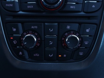 Opel Astra J Sports Tourer 1.6 Turbo ECOTEC 180KM 2011 Opel Astra 1.6 T, Automat, Navi, Xenon, Klima, zdjęcie 16