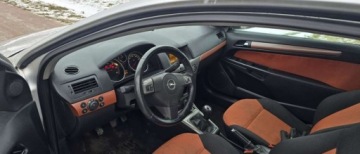 Opel Astra H Hatchback 5d 1.7 CDTI ECOTEC 100KM 2005 Opel Astra Opel Astra GTC 1.7CDTI 2005r, klima alu 1.7 Diesel 101KM, zdjęcie 4