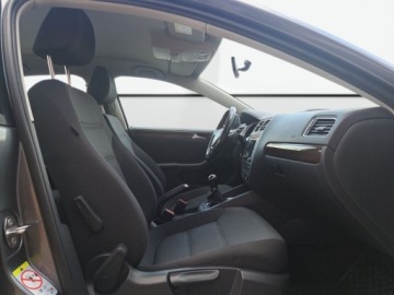 Volkswagen Jetta VI Sedan Facelifting 1.4 TSI 125KM 2017 Volkswagen Jetta Climatronic 2-strefowy Tempomat Czujniki parkowania Bluet, zdjęcie 27