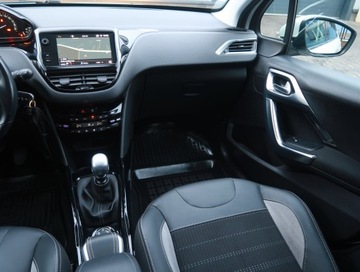 Peugeot 2008 I SUV Facelifting 1.2 PureTech 130KM 2017 Peugeot 2008 1.2 PureTech, Salon Polska, zdjęcie 7