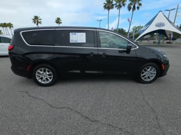 Chrysler Pacifica II 2023 Chrysler Pacifica Touring L 2023 3.6 Benzyna 287KM, zdjęcie 4